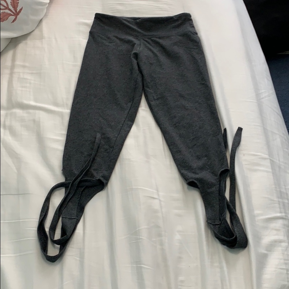 Cropped VS leggings with ties at the end